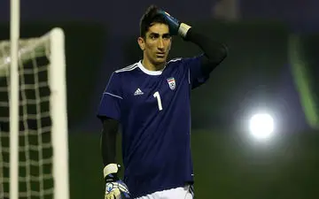 بازی لُری، راز پرتاب دست‌های باور نکردنی علیرضا بیرانوند را فاش کرد + عکس