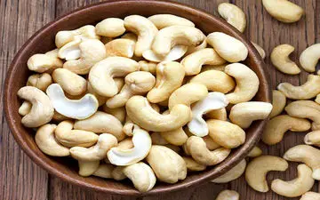 رازهای بادام هندی: تماشای فرآیند فرآوری و جداسازی پوسته بادام در یک کارخانه مدرن (ویدئو)