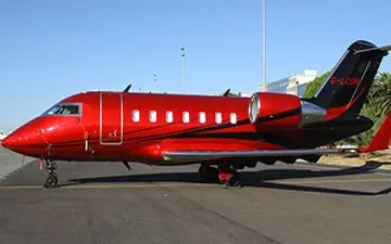 جابه جایی عجیب چمدان‌های مسافران توسط مامور بی اعصاب فرودگاه 