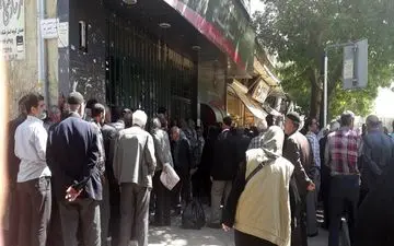 صف طویل خرید قند و شکر در کرمانشاه / مردم نگران چه هستند؟ + ویدئو