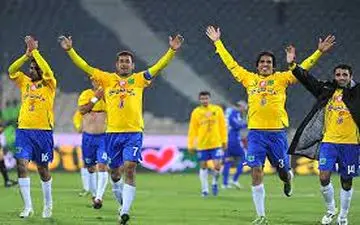 اعتراض استقلالی‌ها به نحوه حضور در ورزشگاه تختی آبادان/ اعلام ترکیب صنعت نفت 