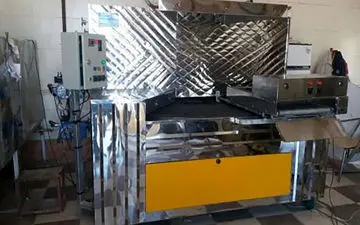 حادثه دلخراش برای دختر 13 ساله / او زیر دستگاه نانوایی گیر کرد 