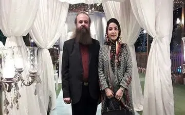 تیپ متفاوت امیرحسین شریفی در کنار همسر جوانش