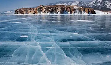 سرمای طاقت‌فرسایی که باعث یخ زدن ناگهانی ماهی روی سطح دریاچه شد + فیلم 