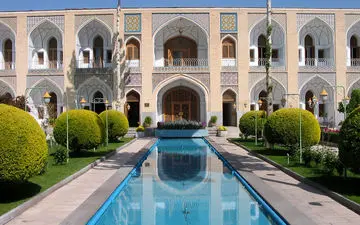 هتل عباسی اصفهان | اقامتی مدرن در کاروانسرایی قدیمی