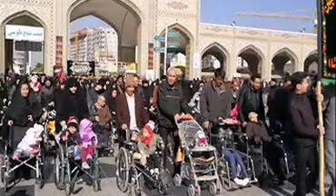 حضور افراد دارای معلولیت در حرم مطهر امام هشتم (ع) + فیلم 