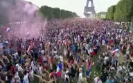 جشن و پایکوبی مردم پاریس در کنار برج ایفل پس از قهرمانی فرانسه +فیلم 