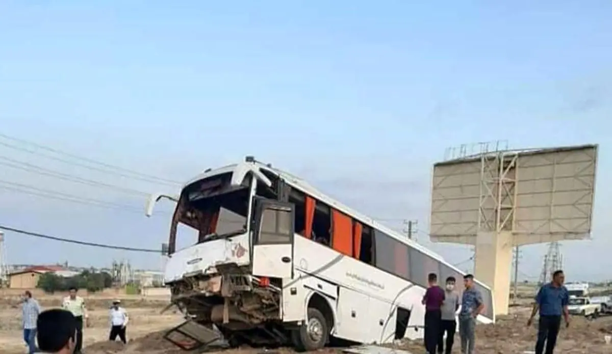  10قربانی براثر تصادف اتوبوس با گاردریل در فارس 