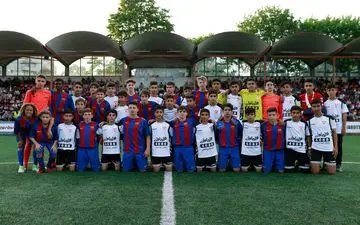  بازیکنان بارسلونا و آکادمی کیا در یک قاب 