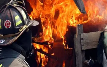 10 مصدوم در آتش‌سوزی یک منزل مسکونی در کرمان