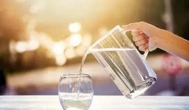 نوشیدن آب زیادی چه بلایی سر ما می آورد؟