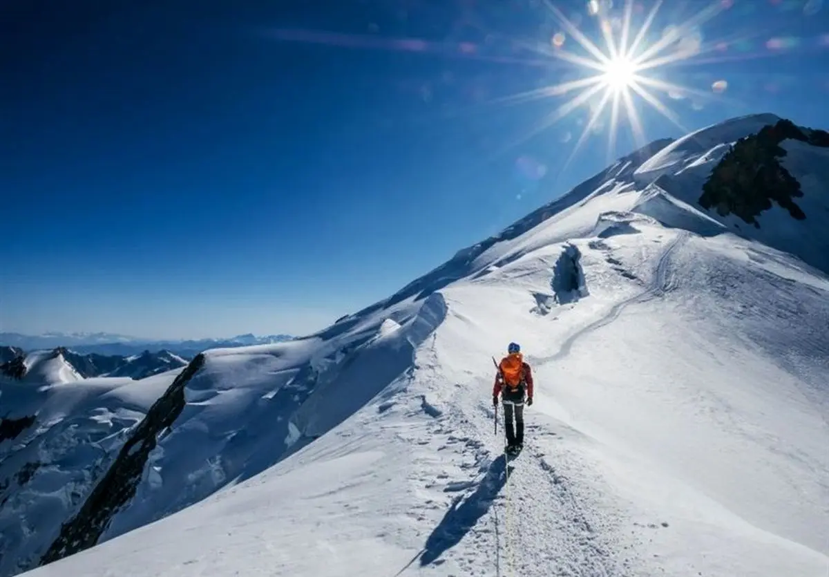 سقوط مرگبار از ارتفاع ۵۰۰۰ متری دماوند/ کوهنورد ۶۷ ساله جان باخت