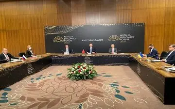  آغاز نشست سه جانبه روسیه، اوکراین و ترکیه در آنتالیا 