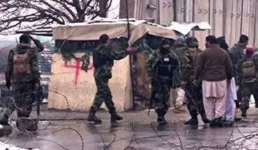 لحظاتی پس از انفجار تروریستی در مقابل دانشگاه نظامی مارشال فهیم کابل + فیلم