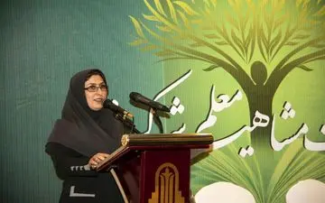  رونمایی از کتاب«عسل تلخ» در دانشگاه فرهنگ و هنر کرمانشاه