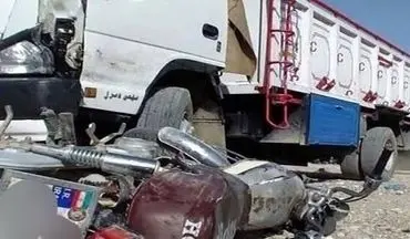 برخورد تریلی با موتورسیکلت در ایرانشهر ۲ فوتی بر جای گذاشت