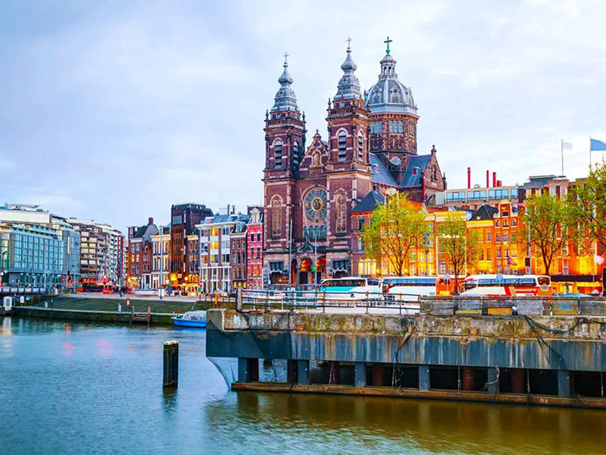 راهنمای سفر به شهر زیبای آمستردام