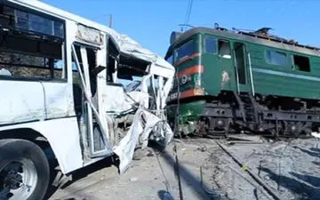 لحظه برخورد قطار با اتوبوس در سوئد 