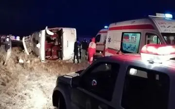 واژگونی اتوبوس در محور سلفچگان-اراک/ 9 سرنشین مصدوم شدند