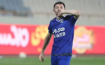 کادر فنی استقلال و سابقه بی‌علاقگی شان به بازیکنان غیرایرانی
