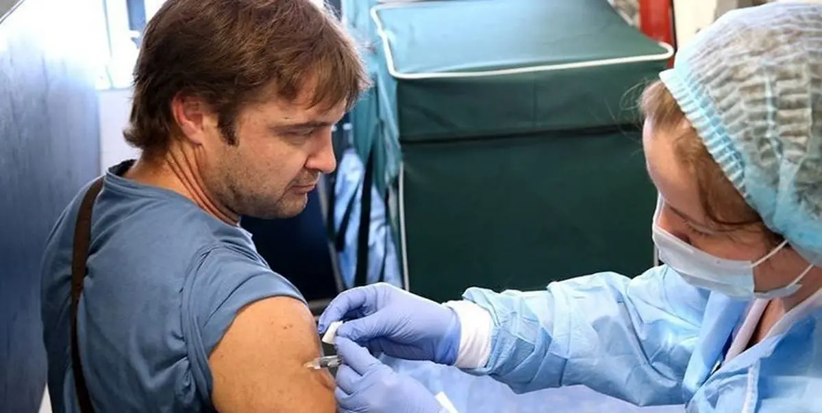  کارکنان بهداشتی ؛نخستین دریافت کنندگان واکسن کرونا