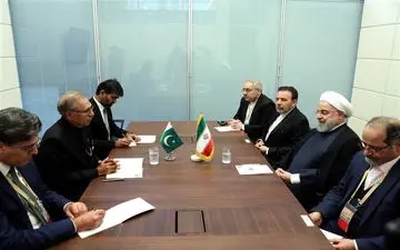  روحانی در دیدار رئیس جمهور پاکستان: مشکلات و مسائل منطقه راه حلی جز مذاکره و گفت‌وگو ندارد 