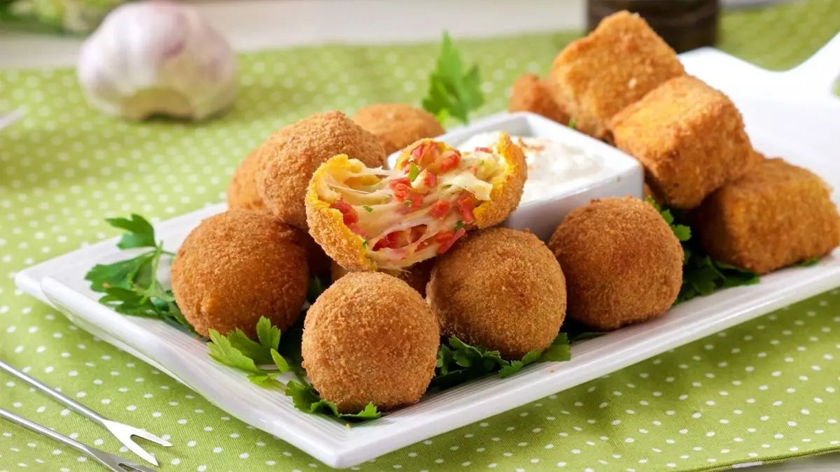طرز تهیه توپک سیب‌ زمینی سوخاری خوشمزه + نکات طلایی برای تردی بینظیر!