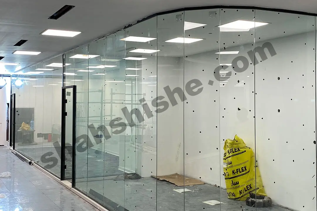 اجرای پارتیشن شیشه ای خم shahshishe