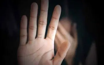 چگونه به فردی که در معرض خشونت خانگی قرار گرفته است، کمک کنیم؟