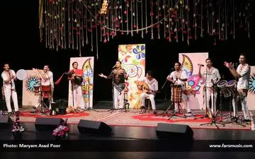 آقای خواننده با صدایش به تالار وحدت می‌آید