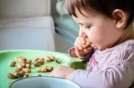 چطور آلرژی بادام زمینی را در کودکان کاهش دهیم؟