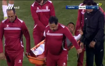 کاپیتان تیم ملی را با برانکارد بردند!