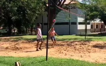 یک ویدیو دیگه ببینید از رونالدینیو در زندان پاراگوئه