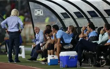 نیمکت استقلال باید خلوت شود