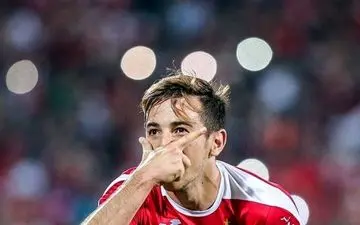 تصویر ؛ واکنش عجیب احمدزاده به عکس قلیان کشیدنش!