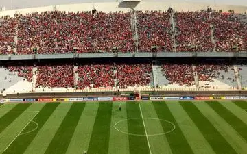 حرکت بسیار زشت پلیس در قبال دختر هوادار پرسپولیس + عکس