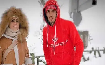 برف بازی ستاره تیم پرسپولیس به همراه همسرش