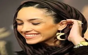 خارج گردی «خاطره اسدی» با لباس خاصش