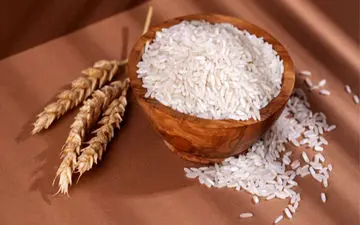  آیا آب برنج واقعا معجزه می‌کند؟ چگونه از آب برنج برای داشتن موهایی سالم و زیبا استفاده کنیم؟
