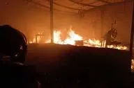 حادثه تلخ در غرب تهران؛ آتش‌سوزی در کارخانه مواد غذایی
