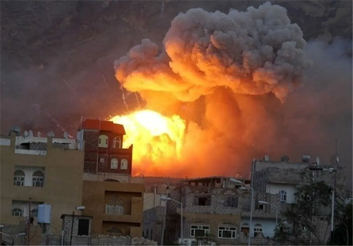 حمله هوایی و توپخانه‌ای ائتلاف سعودی-اماراتی به شهرهای یمن 