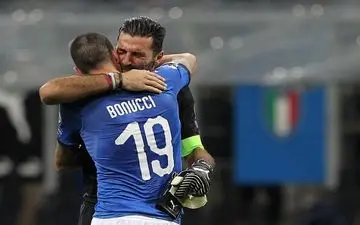 بازگشت اسطوره به دروازه لاجوردی پوشان