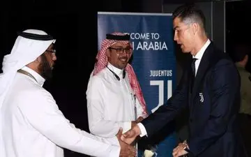 بی‌احترامی مامور عربستانی به رونالدو + عکس