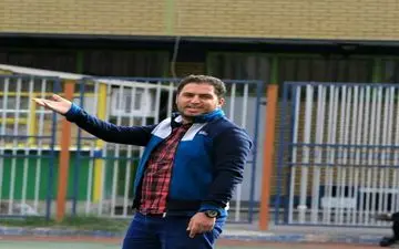 فکر کنم آقای کمالوند در ایران زندگی نمی کند / ایشان حق ندارد در رابطه با باشگاه بزرگ نیروی زمینی این چنین صحبت کند