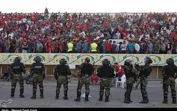 استقرار نیروی انتظامی بین هواداران سرخپوش