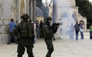 یورش نظامیان صهیونیست به نمازگزاران فلسطینی در مسجدالاقصی + فیلم