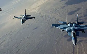 تصادف دو جت جنگی در آسمان + فیلم 