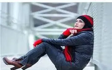 خوشحالی گلشید بحرایی کنار استخر