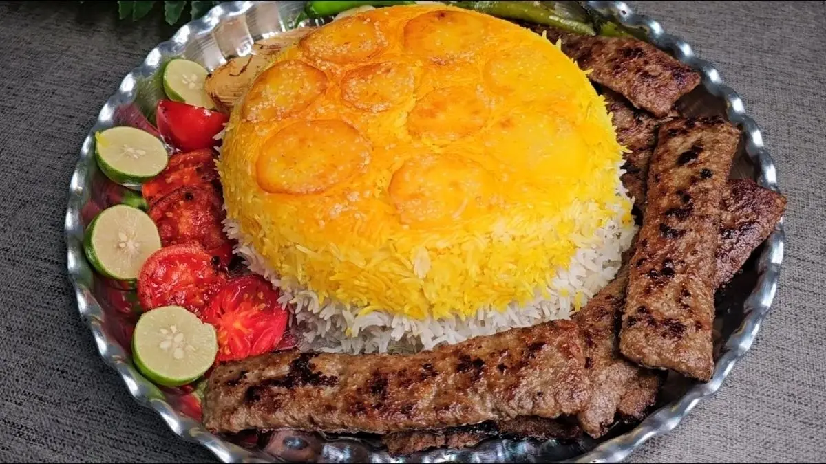 طرز تهیه کباب تابه ای مغزدار؛ مجلسی و لذیذ با سس گوجه