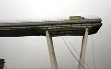 58 کشته و زخمی بر اثر فرو ریختن یک پل هوایی در ایتالیا + فیلم 